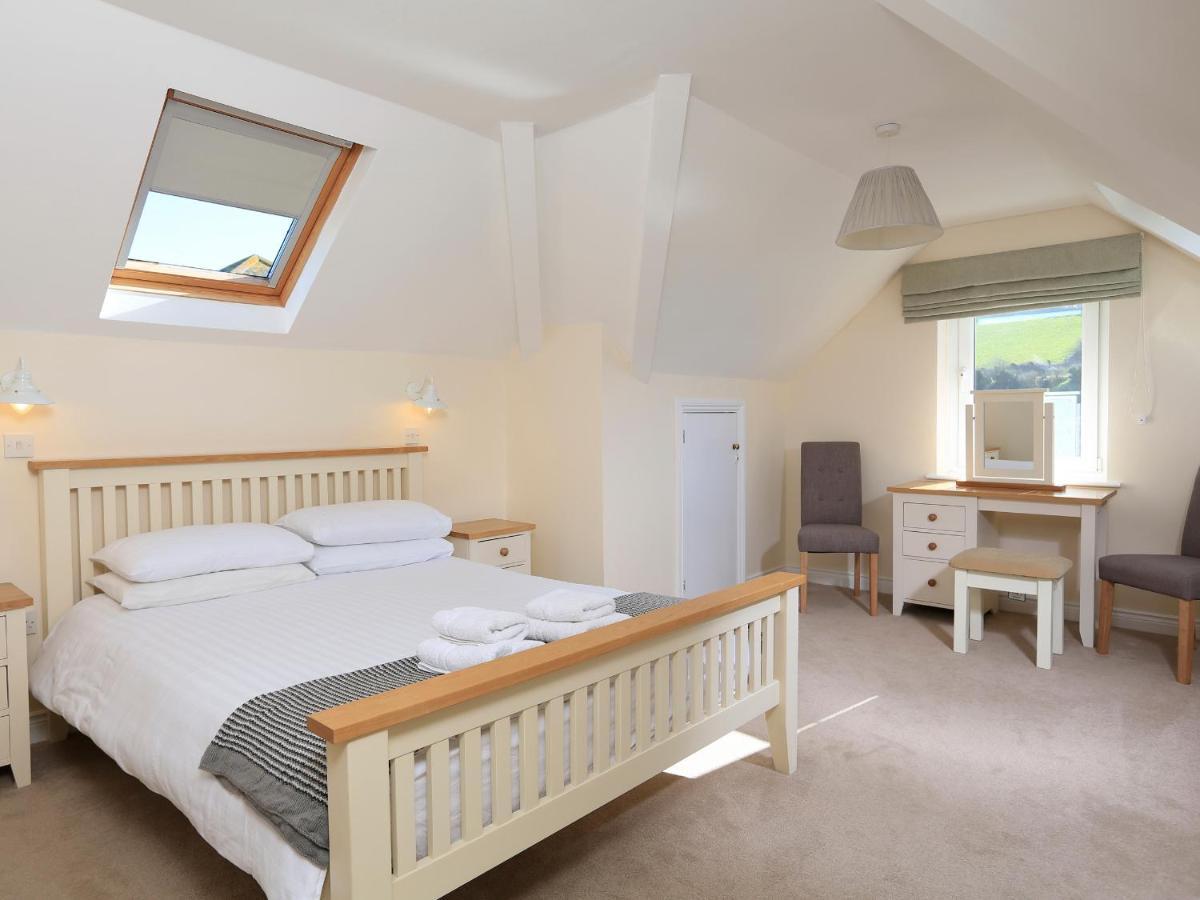 6 Chichester Court Hope Cove Exterior photo